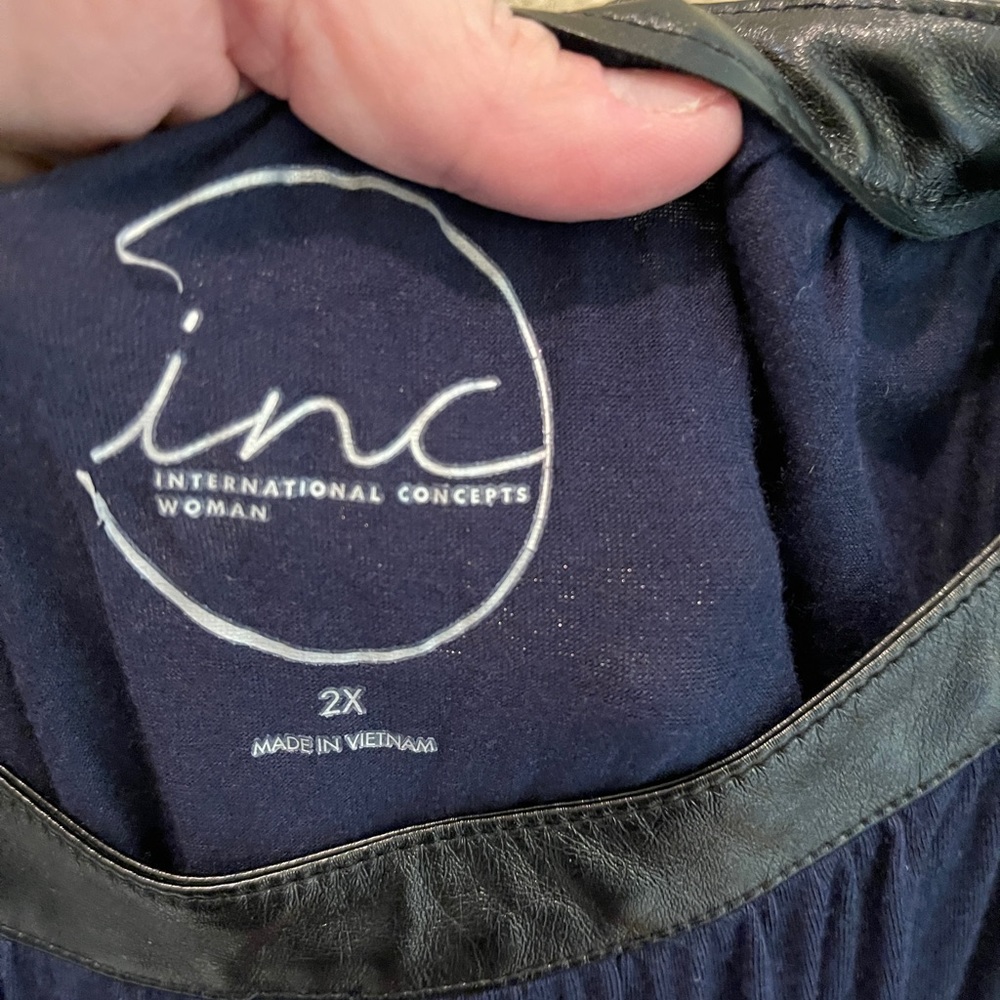 Blouse - Picture 2 of 5